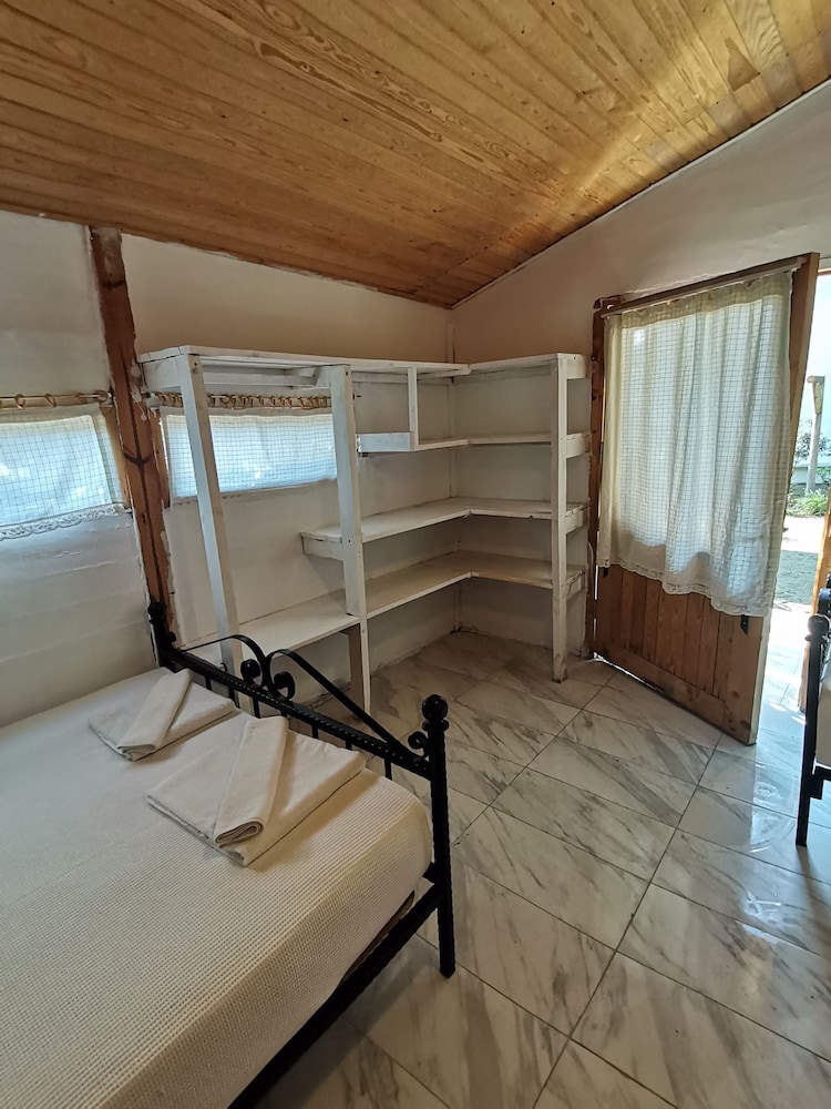 Pitos Bungalows 7/50
