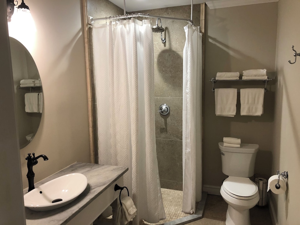 The Dutchess Inn and Spa at Beacon 45/50