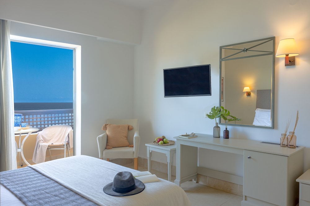 Giannoulis - Santa Marina Beach Hotel 27/77