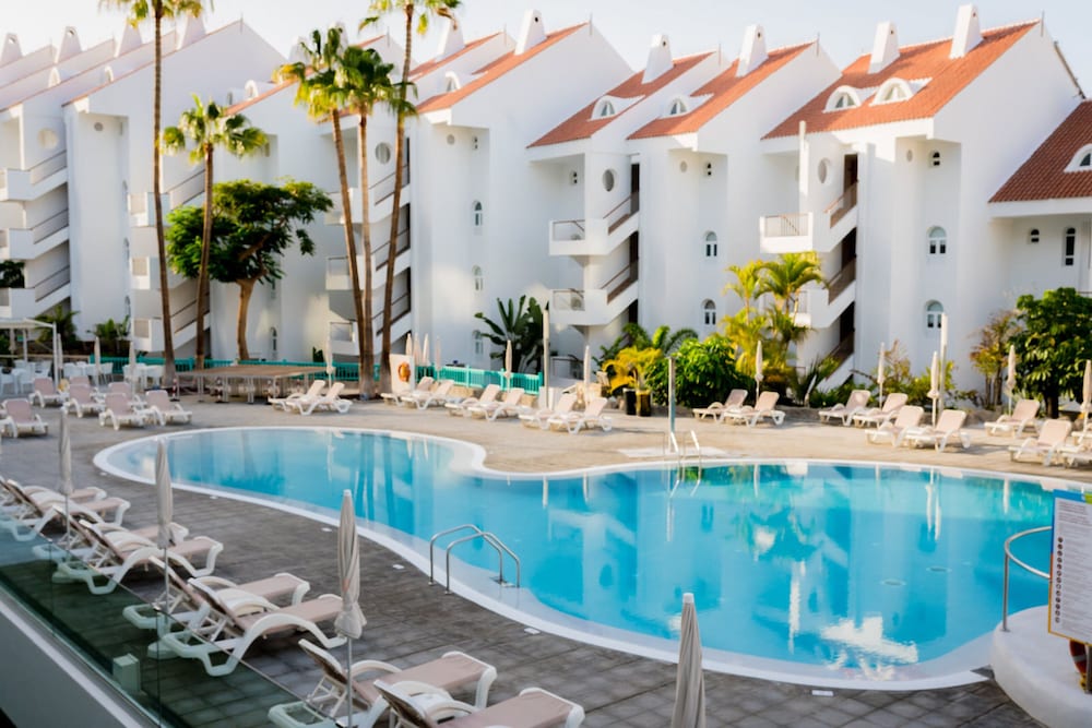 Paradise Park Fun Lifestyle Hotel 70/72
