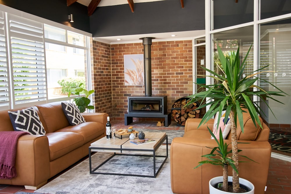 COUNTRY COMFORT ARMIDALE 51/63