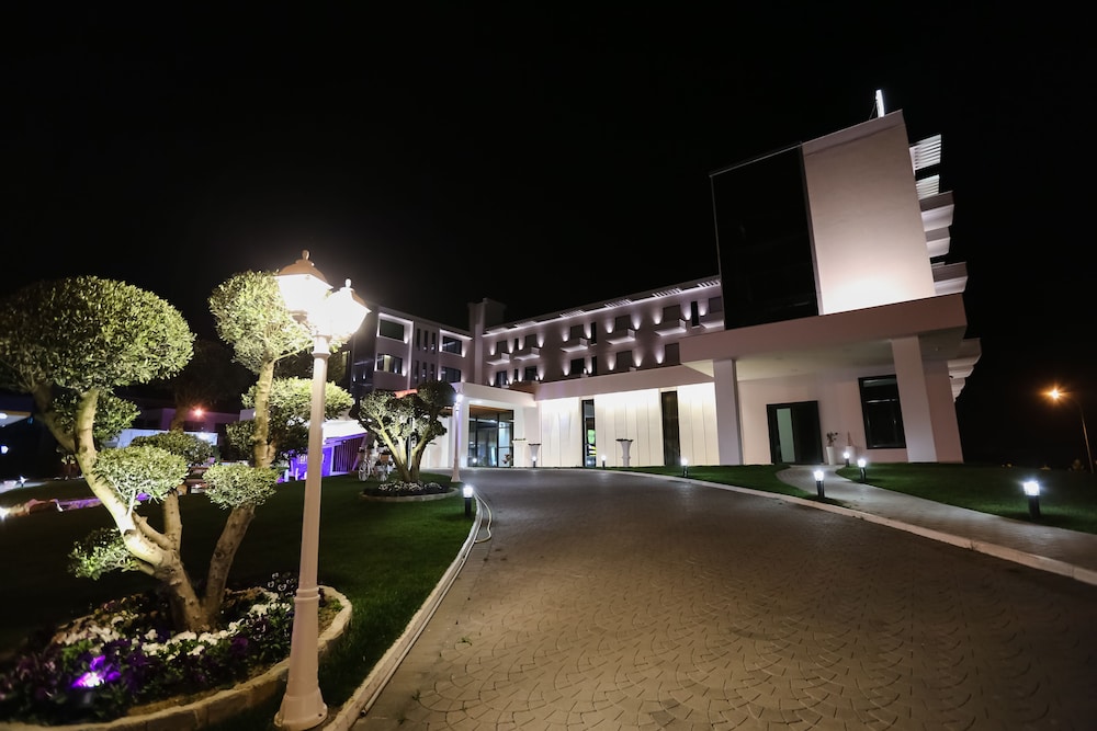 Delta Hotel 38/48