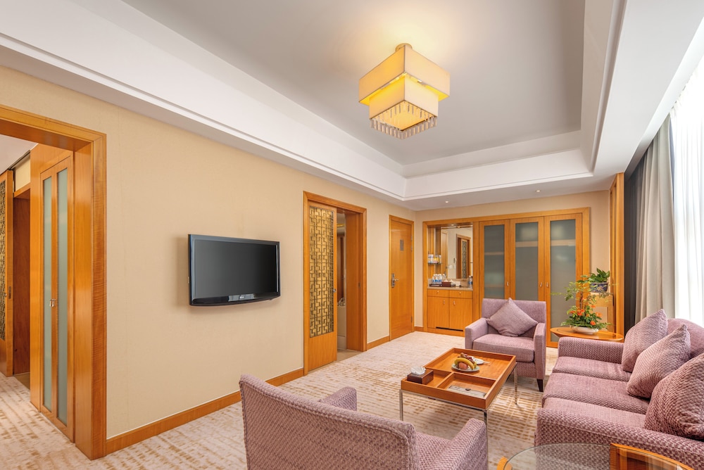 Plaza Hotel Yuyao 30/50