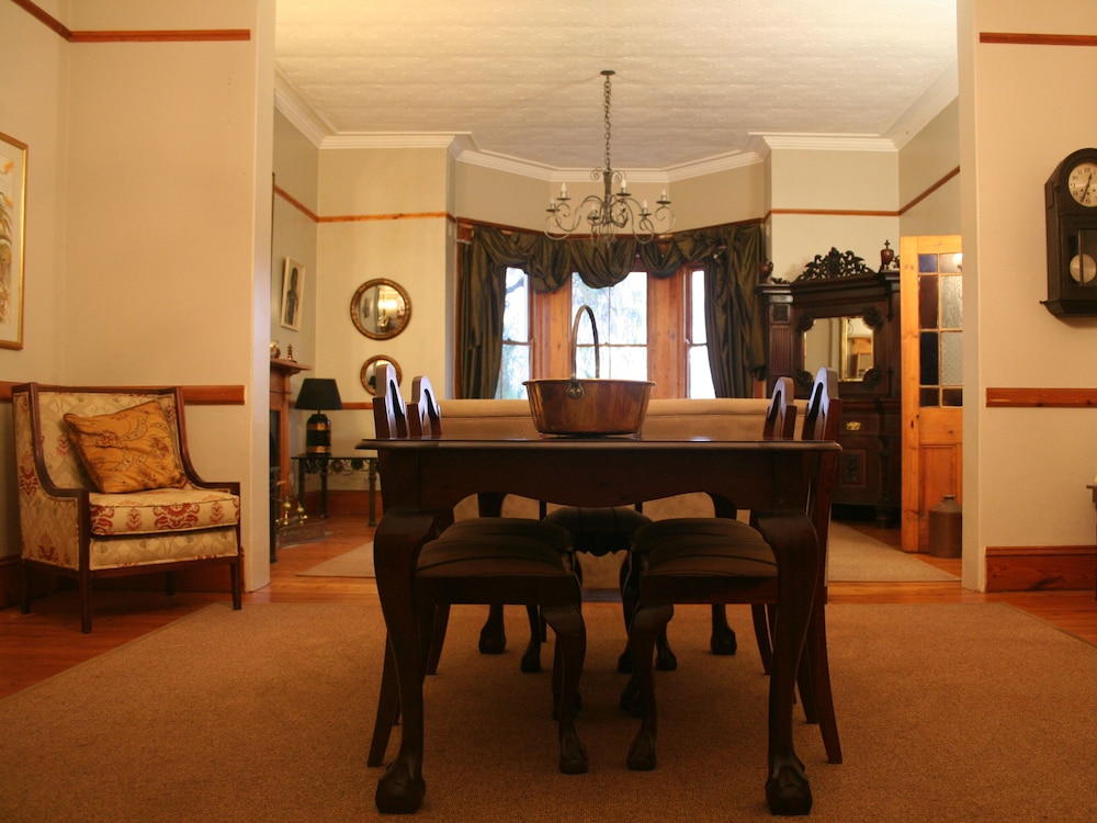Leeuwenbosch Shearers Lodge 34/50