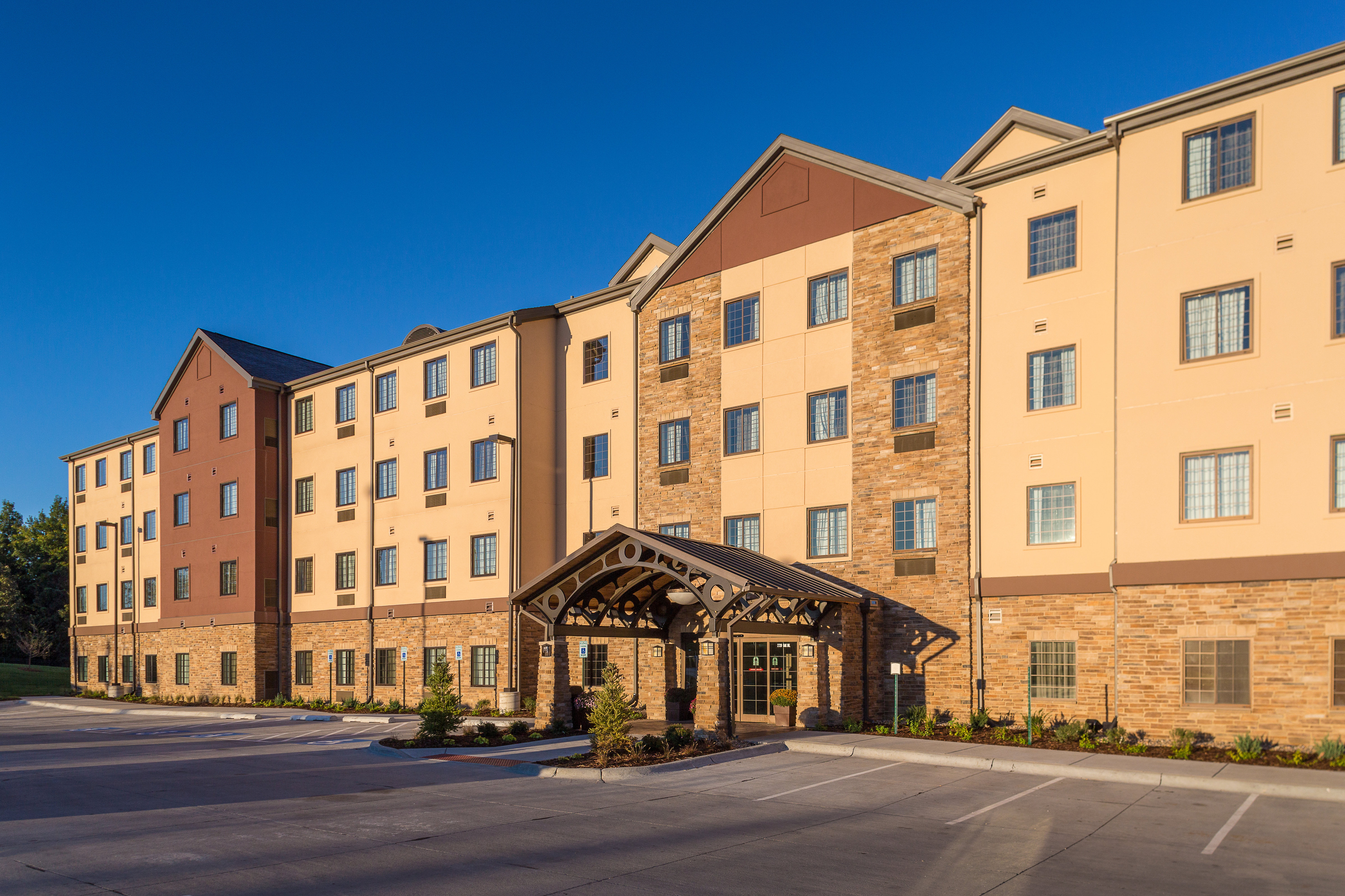 STAYBRIDGE SUITES OMAHA WEST 42/44