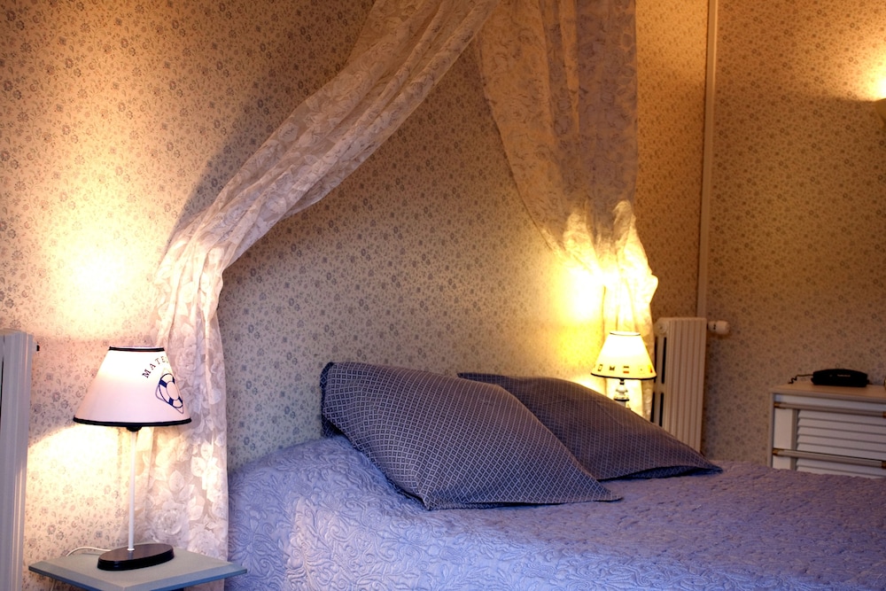 HOTEL LES TILLEULS 17/28