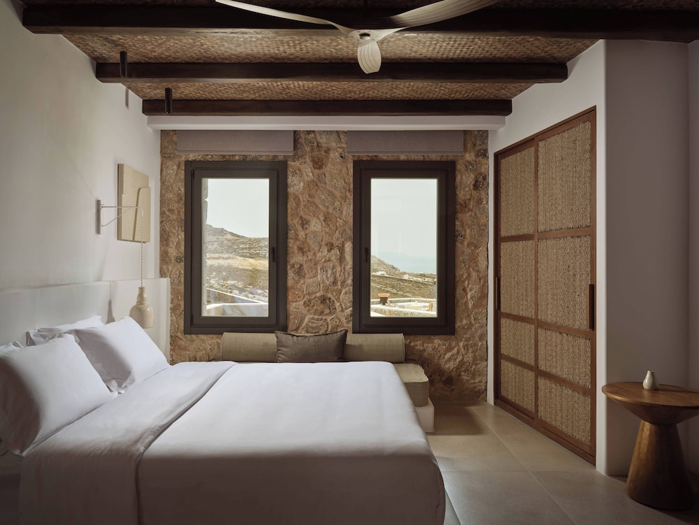 Design, Suite, Queen Bed, Partial Sea View, Sofa, Plunge Pool, High Floor