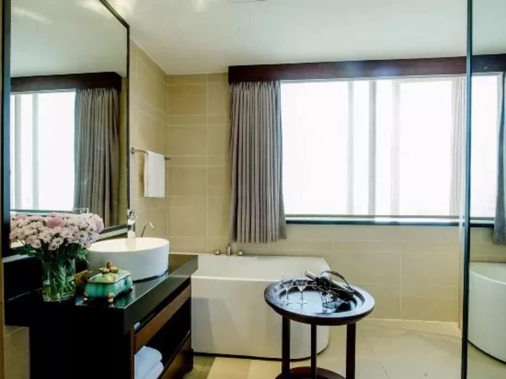 BYLAND WORLD HOTEL 50/50
