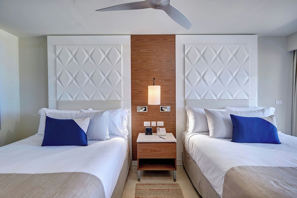 Diamond Club, Junior Suite, Luxury, King Bed, Ocean Front, Sofa، Royalton Grenada, an Autograph Collection All-Inclusive Resort 2/9