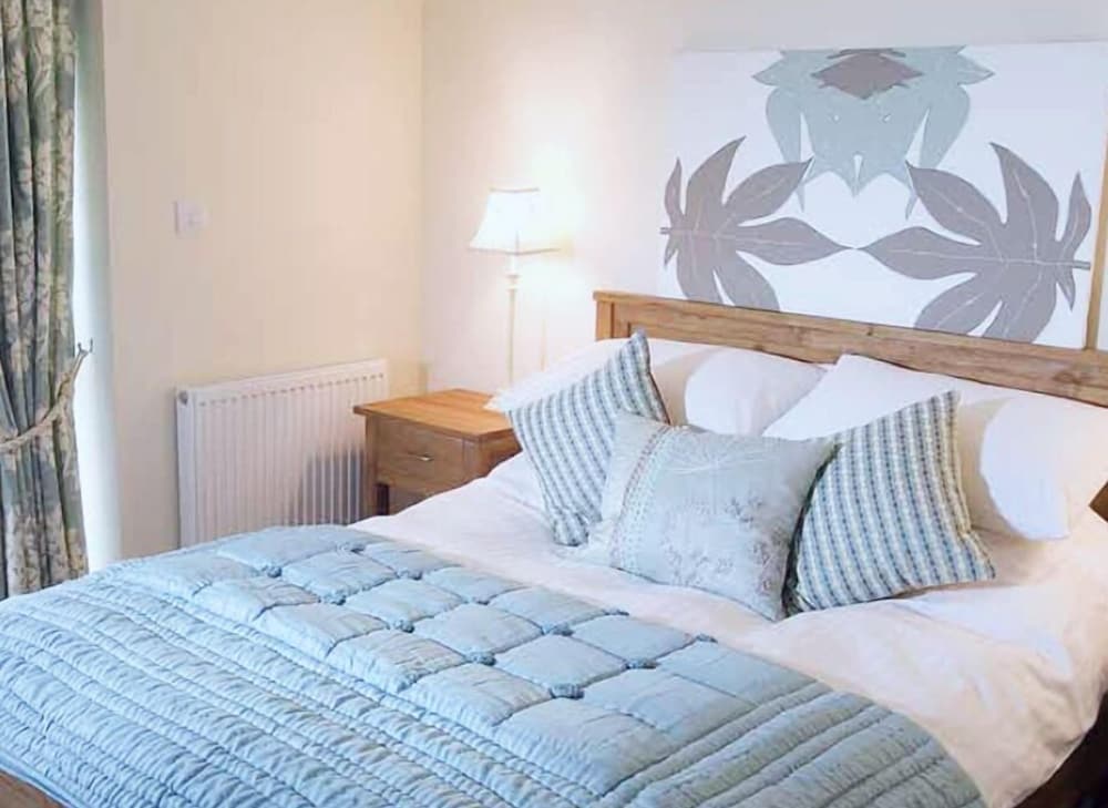 1 Bedroom, Luxury, Cottage, King Bed, Kitchen, Garden Area