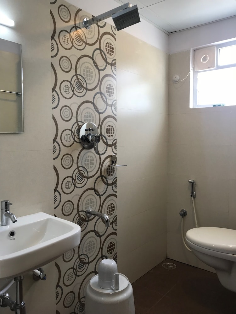 Regalia Inn & Suites 35/37