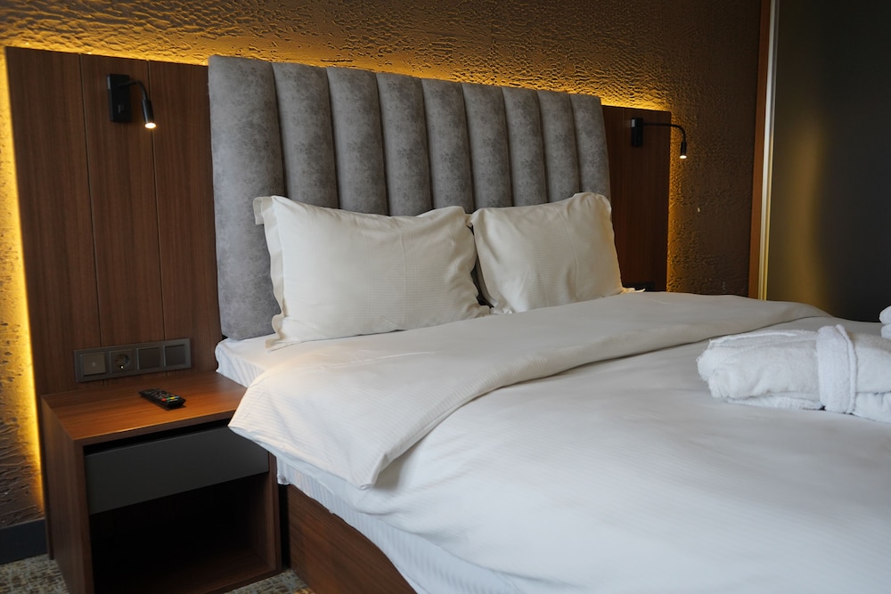 KIRCI HOTEL 12/48