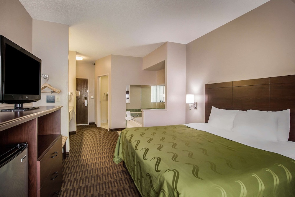 Quality Inn & Suites Lawrence - University Area 16/39
