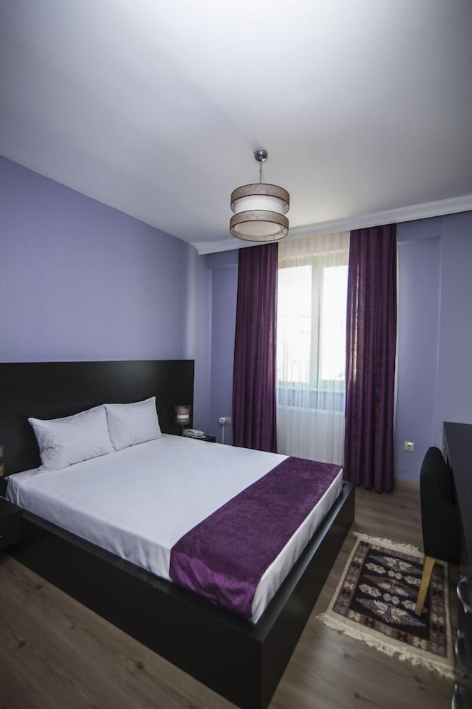 DELUXE, SUITE, KING BED