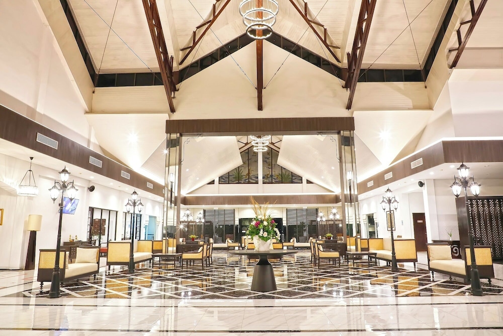 Lido Lake Resort by MNC Hotel 9/63