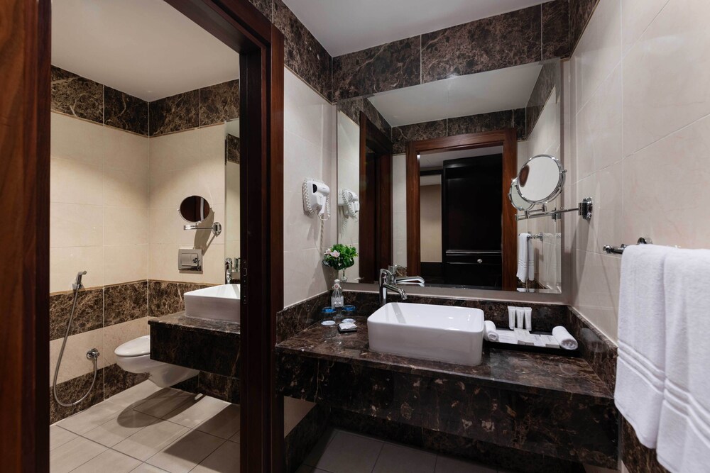 فندق ورويك جدة(Warwick Hotel Jeddah) 61/63
