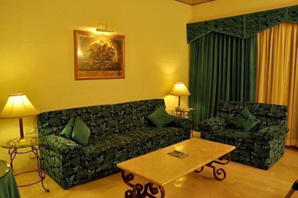 GOLDEN PALMS SPA 14/28