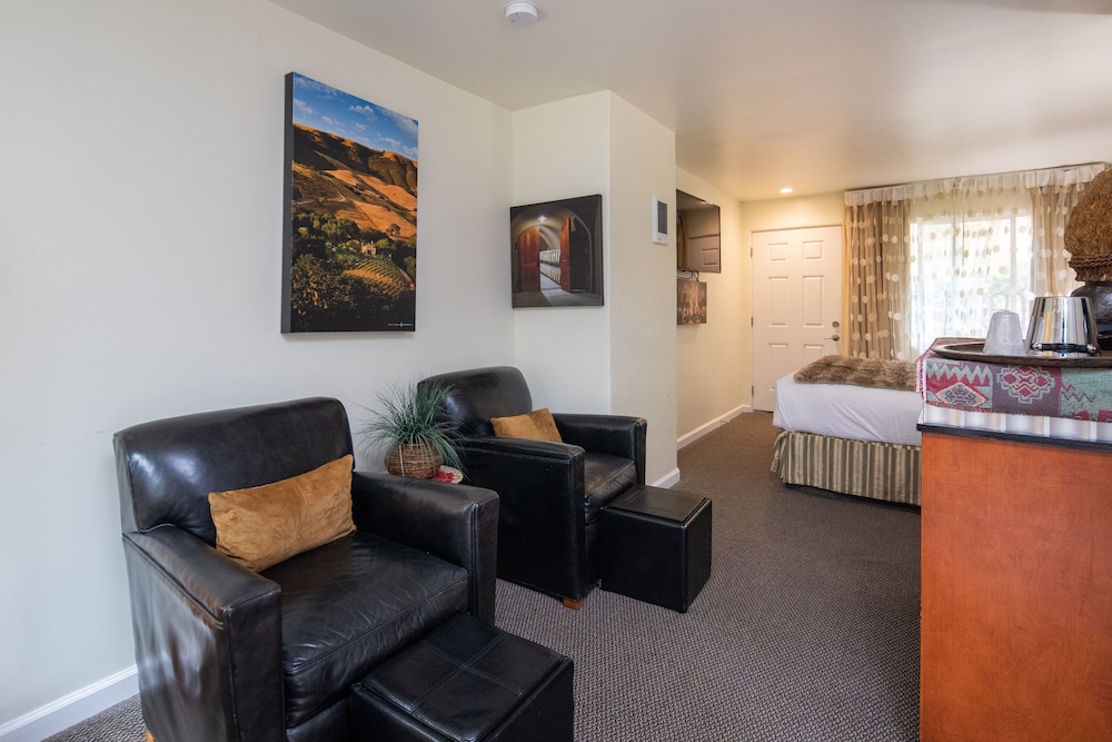Vendange Carmel Inn and Suites 41/55