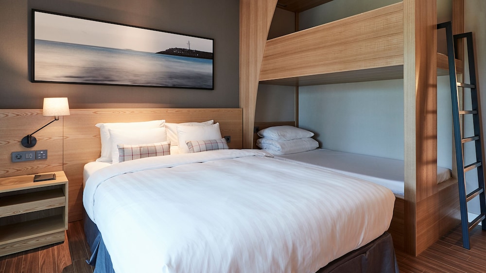 The Suites Hotel Jeju 26/73