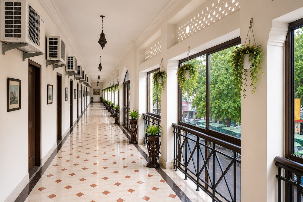 Central Hotel 2/62