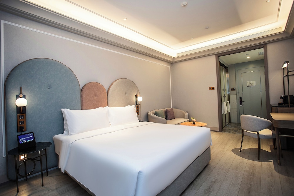 Mercure Changchun Ziyou Road Dahua 19/29