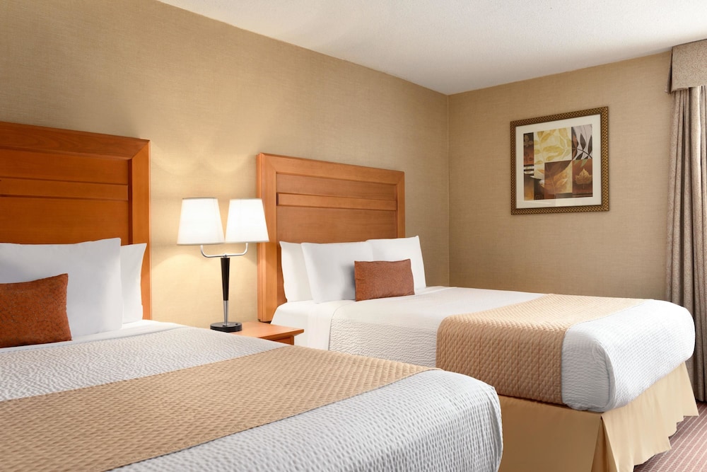Days Inn by Wyndham Edmonton Downtown 6/38