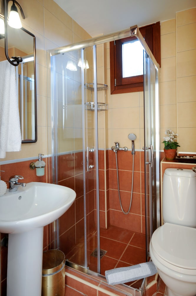 Polyastron Place Hotel & Spa 65/68