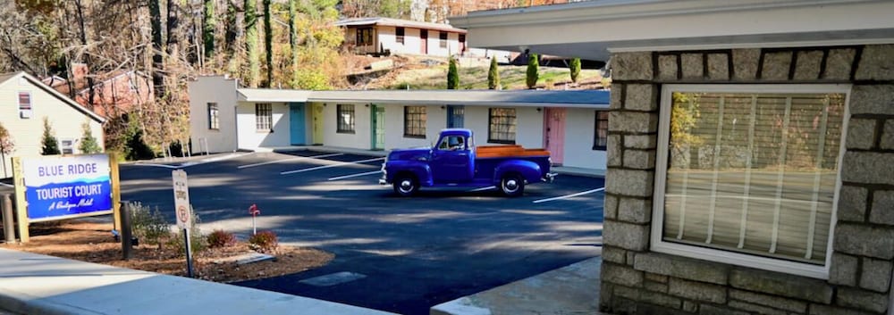 Blue Ridge Tourist Court 3/50