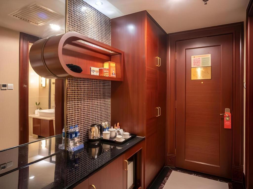 Yijian Haoting Holiday Hotel 44/46