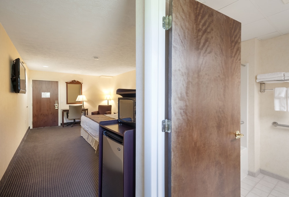 Rodeway Inn and Suites Charles Town WV 21/45