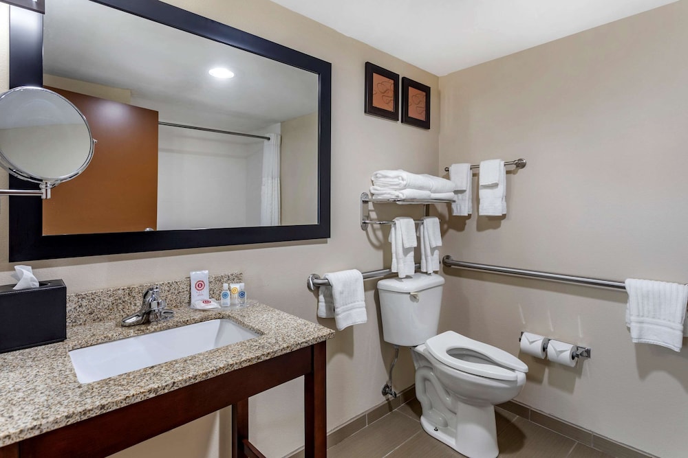 Comfort Suites Manchester 15/41