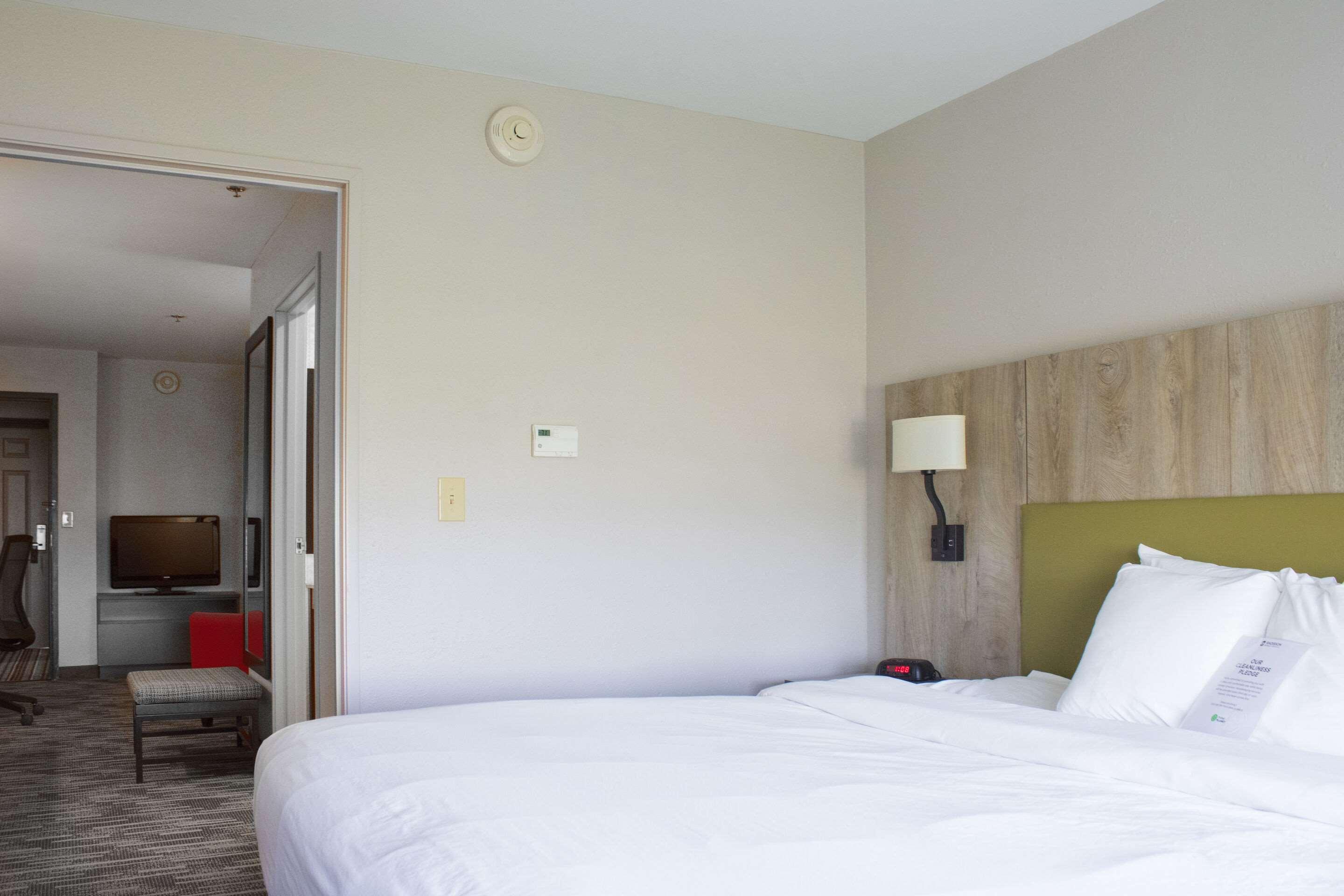 EFFICIENCY, KING BED