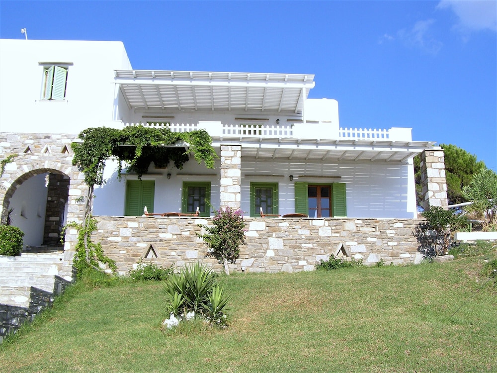 Elena Studios & Apartments 7/60