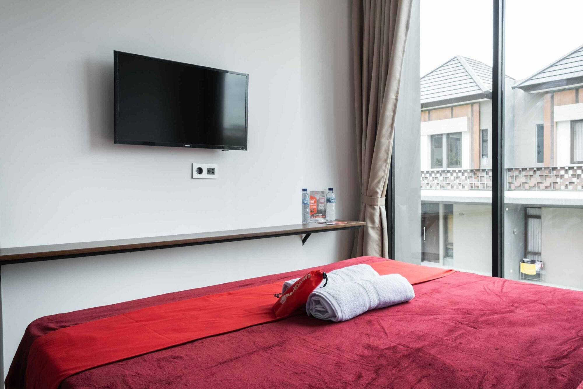 Economy, Queen Bed