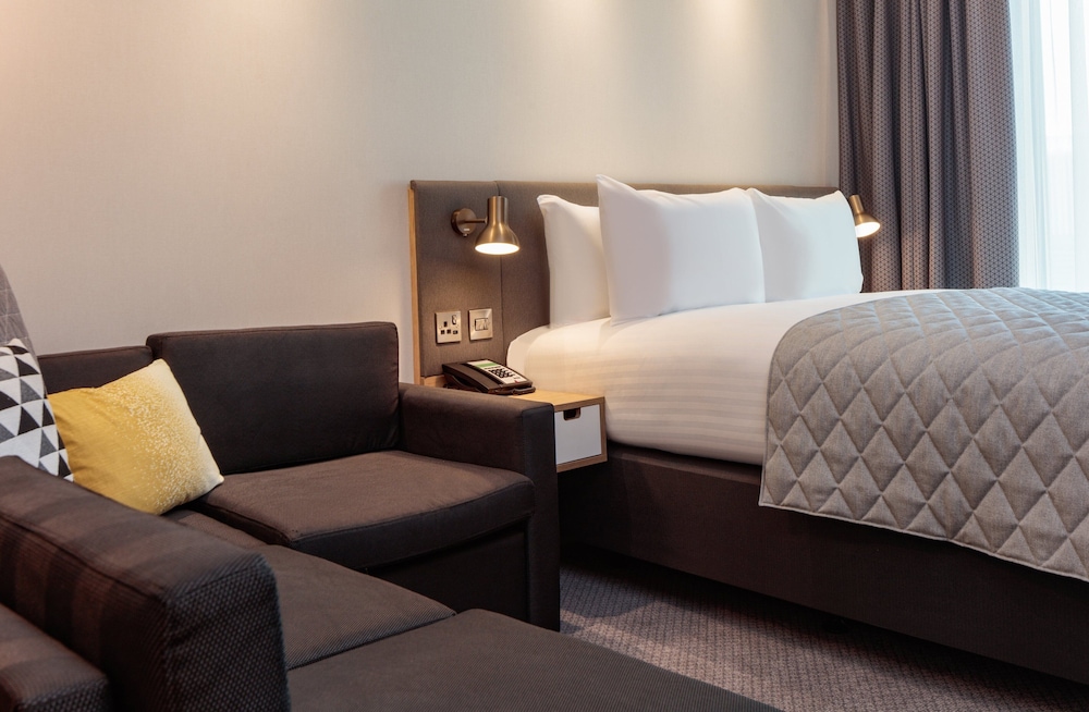 Holiday Inn London - Heathrow Bath Road 15/76