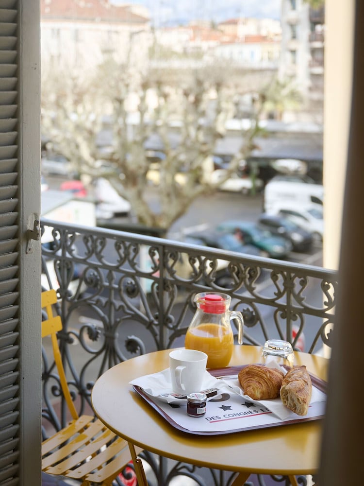 Hotel Des Congres Et Festivals 48/59