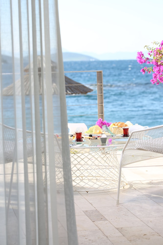 Yalikavak Marina Hotel by Social Living Collection 62/65