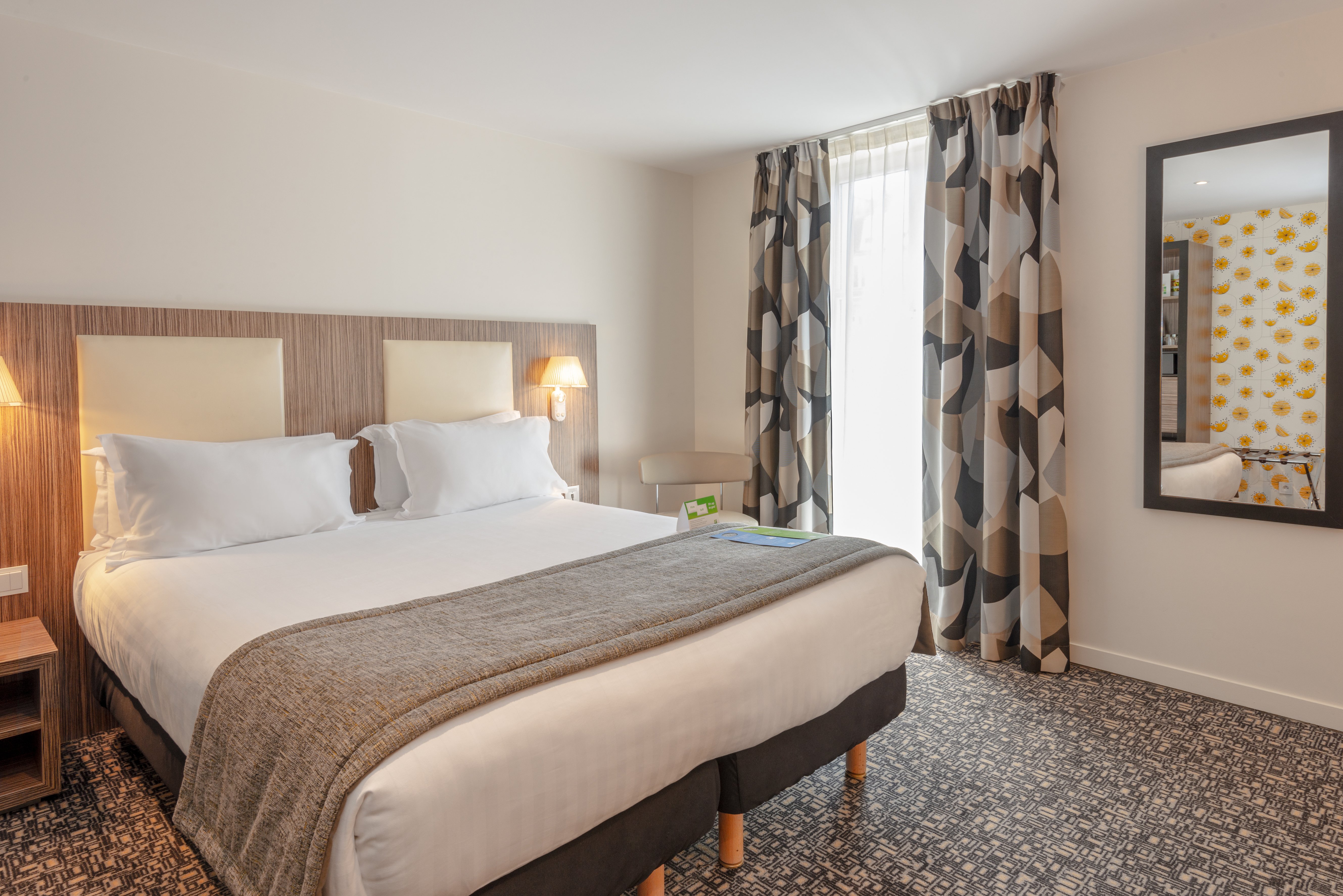 Superior, Queen Bed