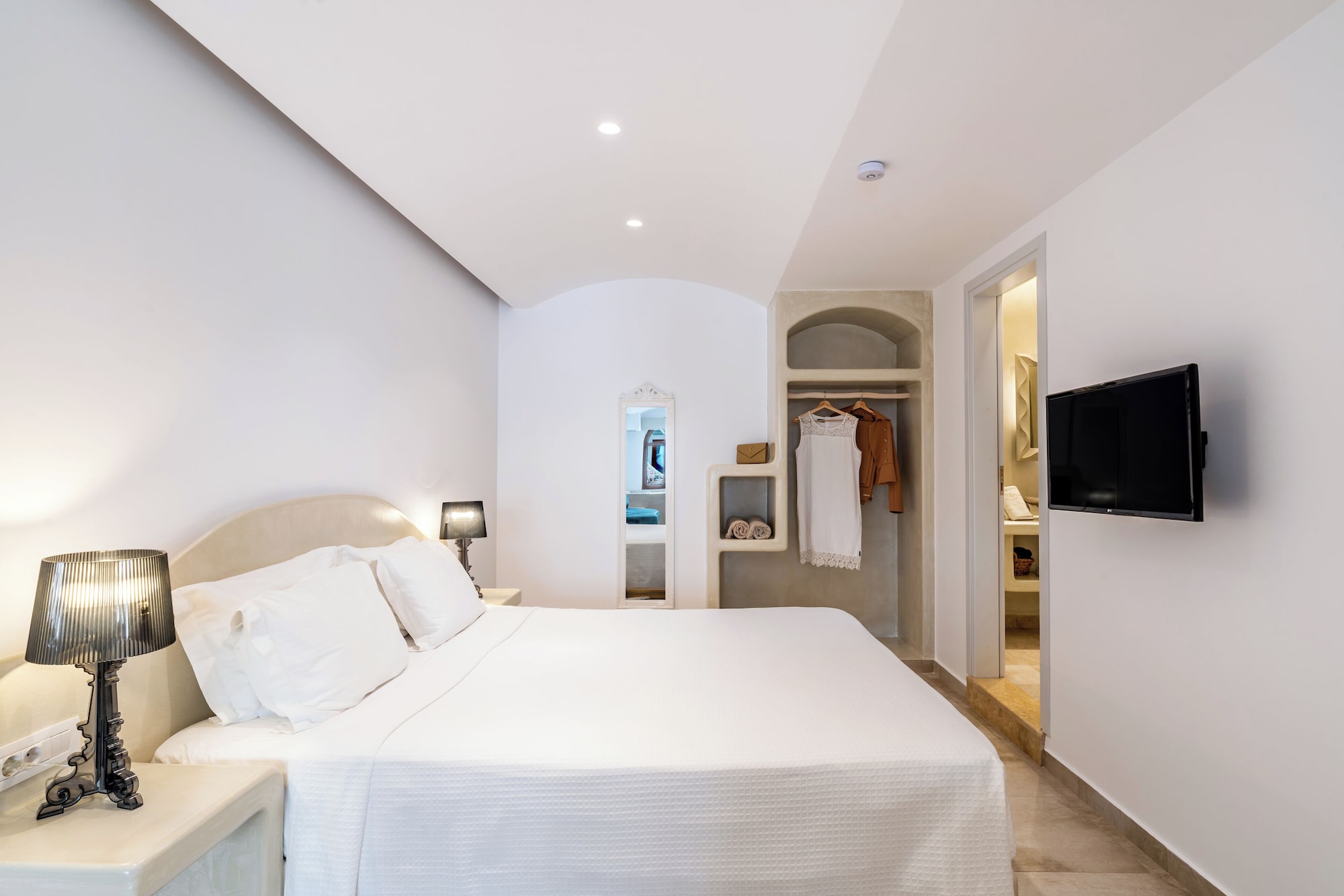 SUITE, INDOOR JETTED TUB