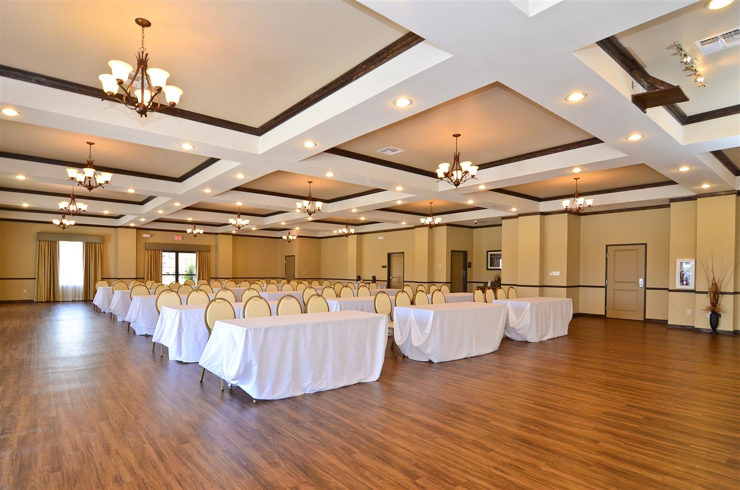 Best Western Plus Emory At Lake Fork Inn And Suites 21/42