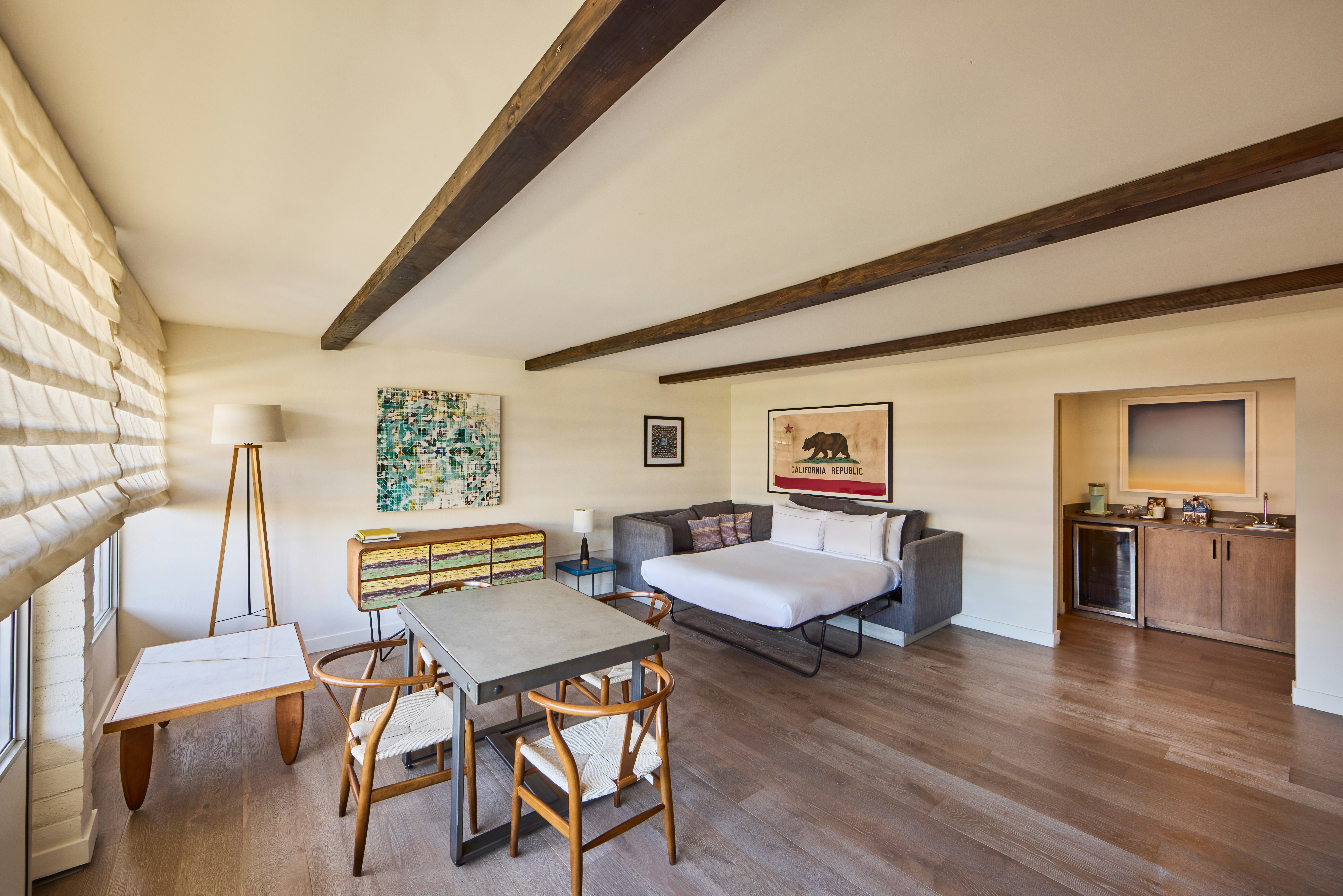 ROOM, SOFA, ACCESSIBLE