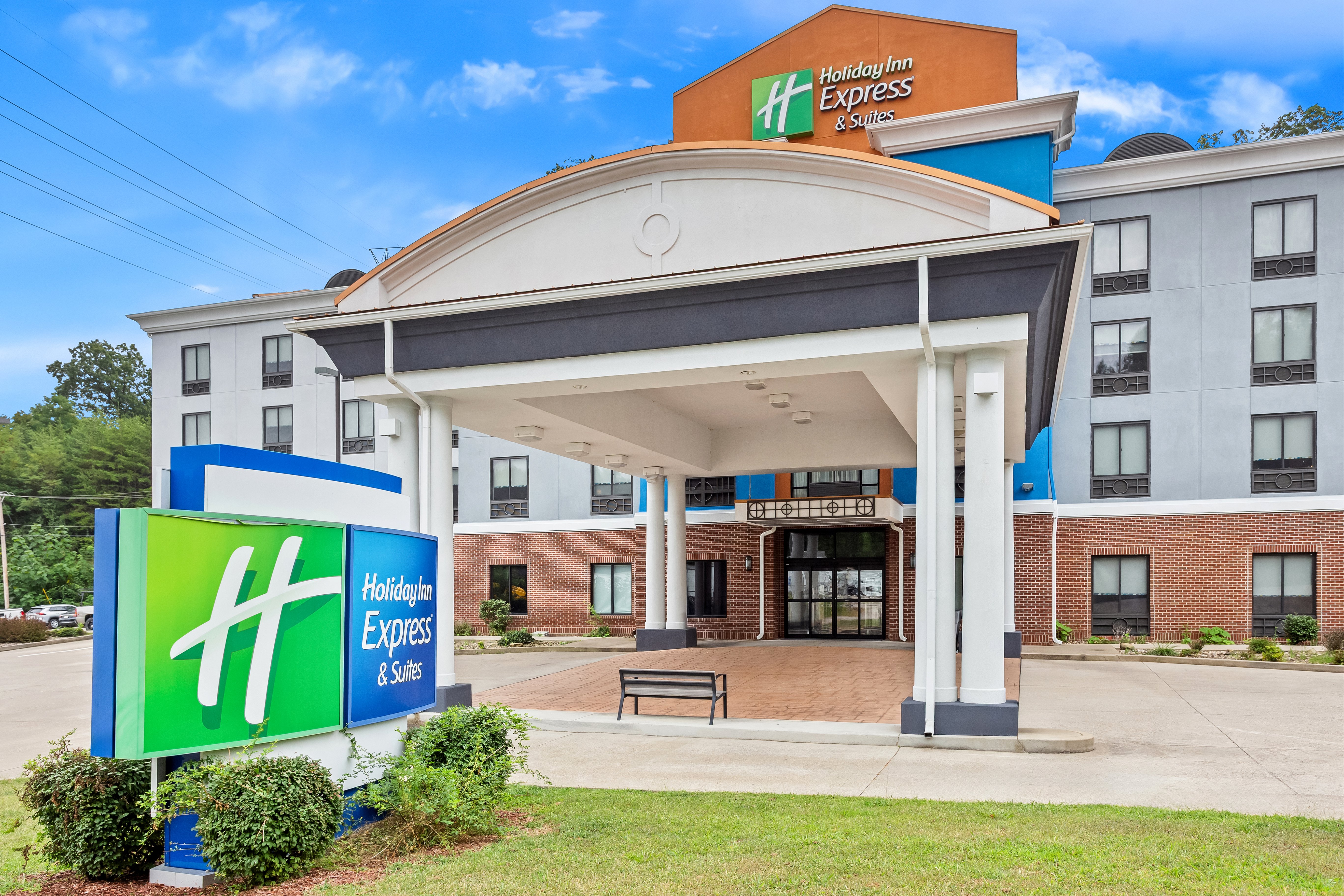 Holiday Inn Express Hotel & Suites Cross Lanes 7/75
