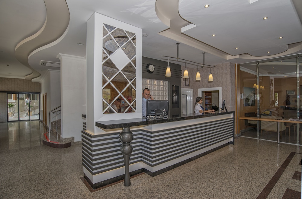 Riviera Hotel & Spa 44/55