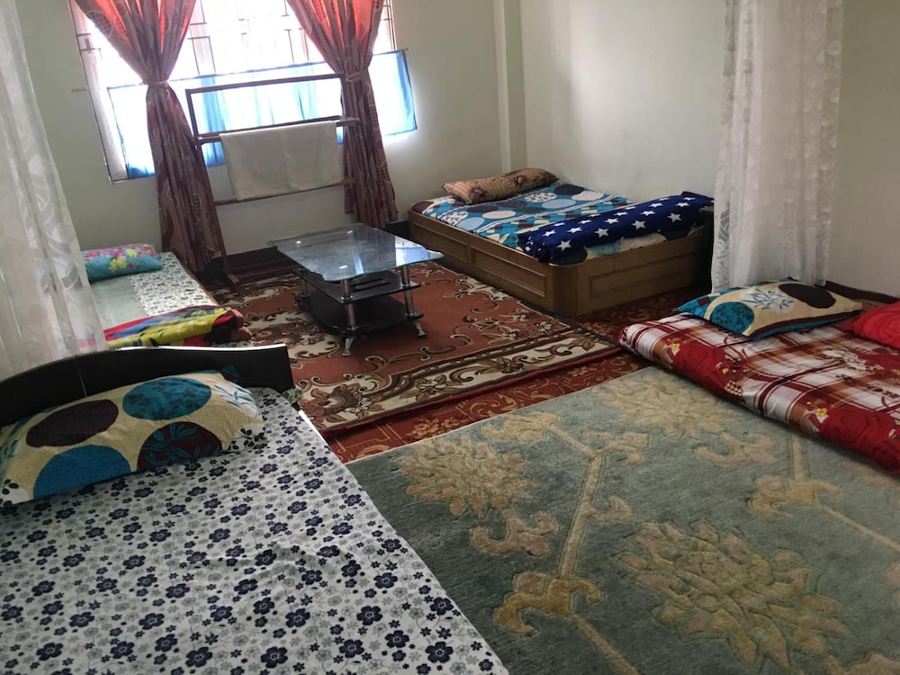 Sara's Backpackers Hotel 27/74