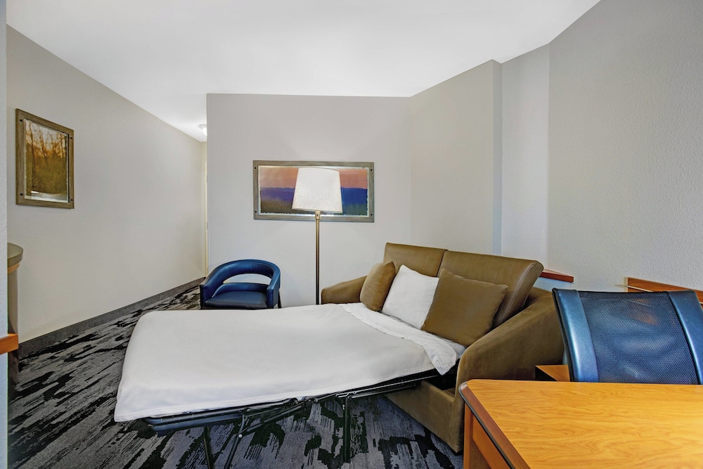 جناح بسريرين كوين مع أريكة لذوي الإعاقة، Fairfield Inn Suites Carlsbad 2/3