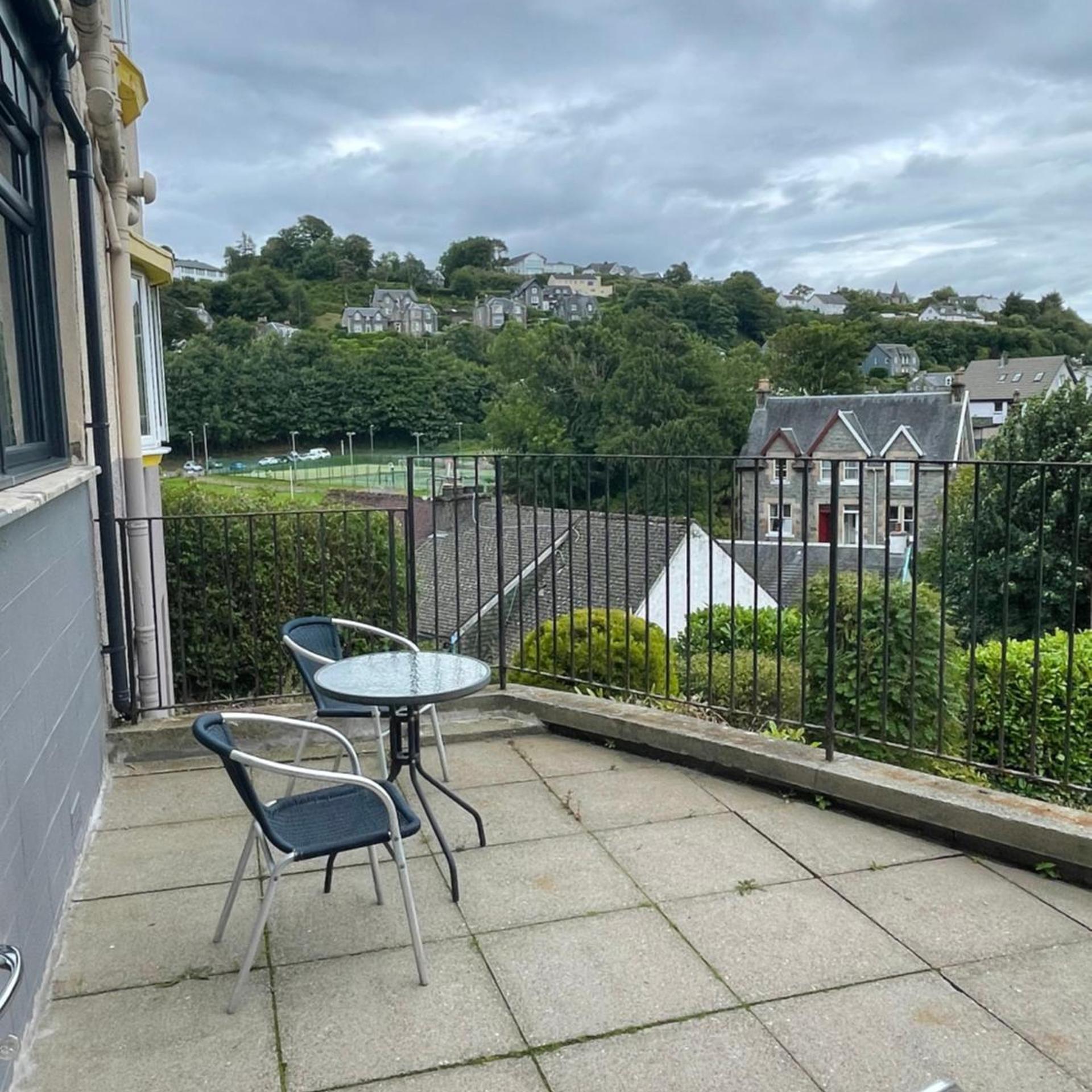 KINGS KNOLL HOTEL 28/53