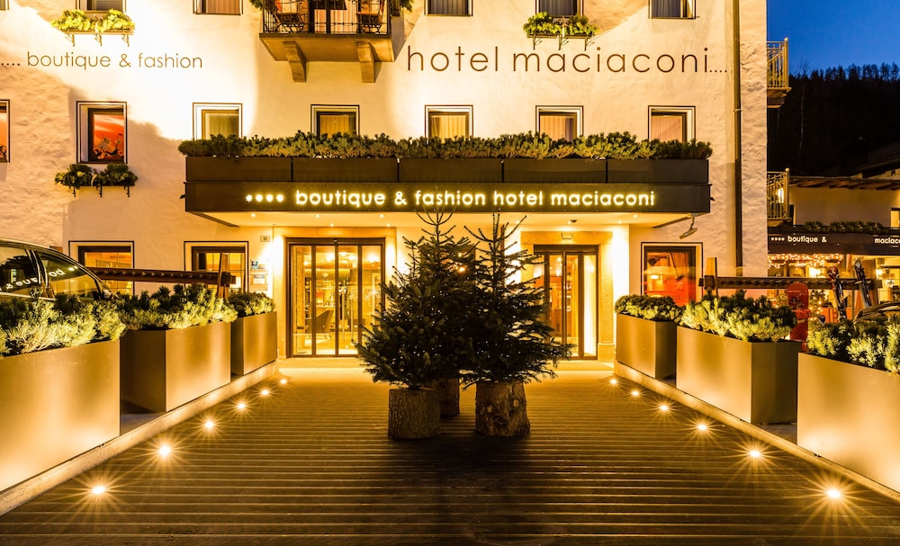 Boutique and Fashion Hotel Maciaconi 48/50