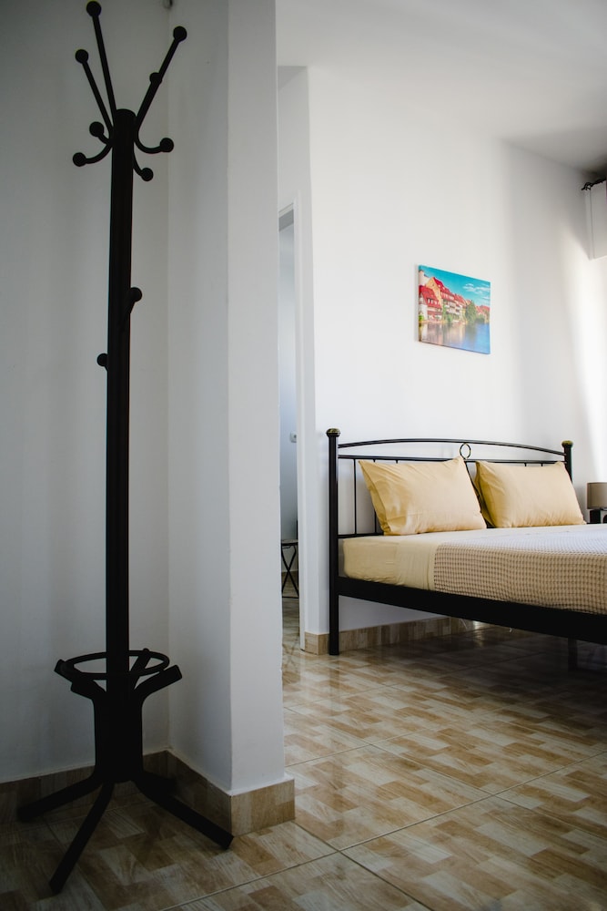 Nikolakakis Rooms Lavrio 12/65