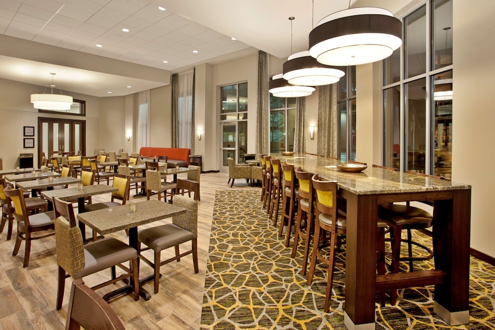 Hampton Inn and Suites Minneapolis Downtown 34/45