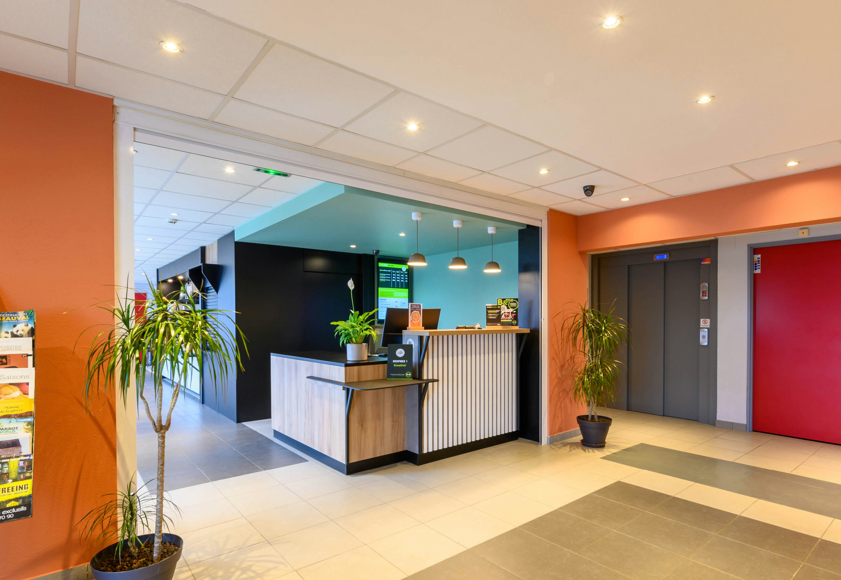 Lobby at B&B HOTEL Compiegne Thourotte, THOUROTTE